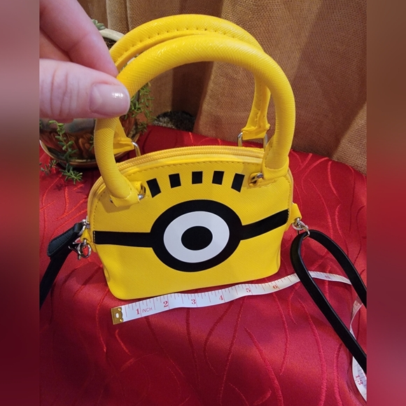 Despicable Me Minion Purse crossbody from Universal Studios. - Picture 4 of 14